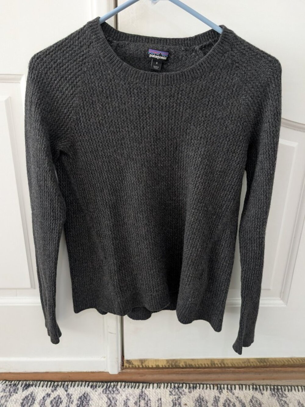 Patagonia gray crewneck sweater size small